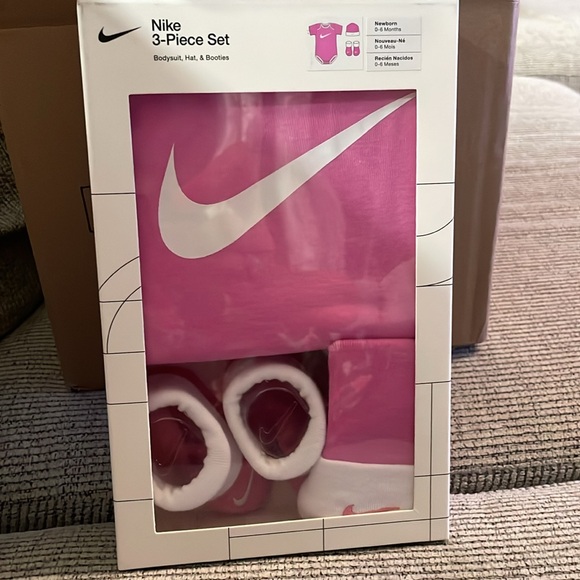 Nike bodysuit, hat, and booties matching set. Baby girls newborn 3 piece pink - Picture 3 of 3